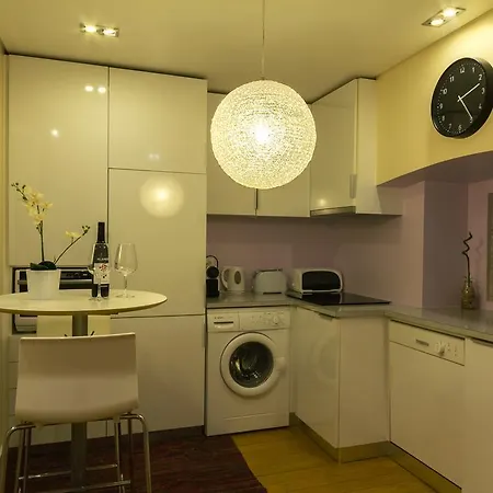 Apartment Lisbon4real: Deluxe 1br In Principe Real Lisbon